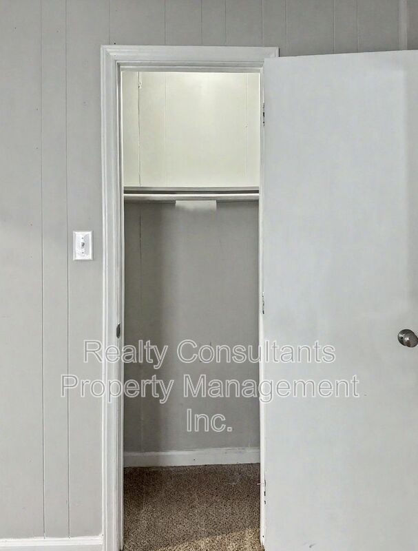 Building Photo - 200 Bull Run St