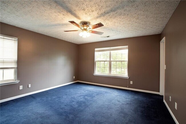 Building Photo - 312 Pieris Dr