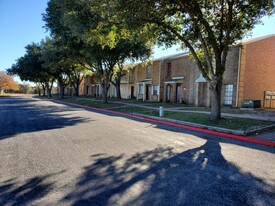 Townhomes - River Oaks Apartments