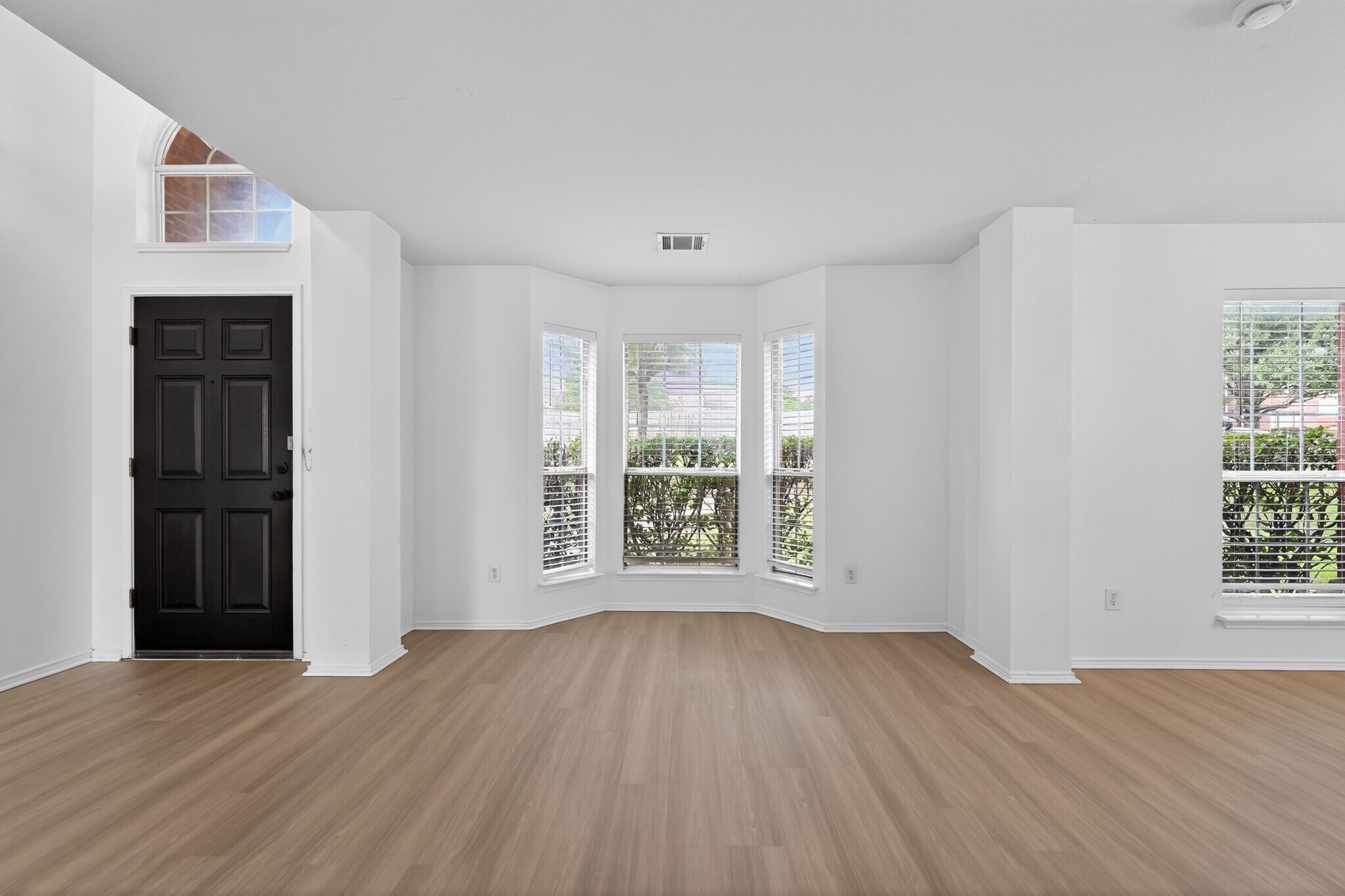 Building Photo - 2125 Elm Falls Pl