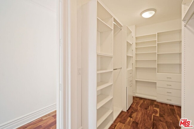 Building Photo - 765 N Almar Ave