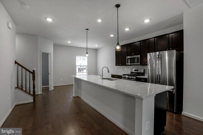 Building Photo - 2437 Drake Ln