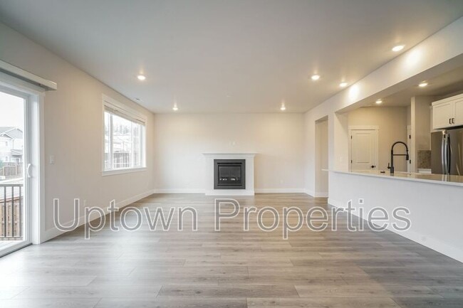 Building Photo - 16959 SW Leaf Ln