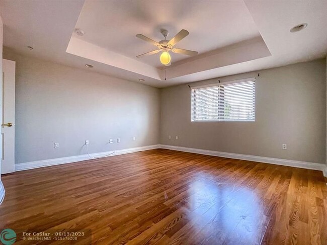 Building Photo - 4241 N Ocean Blvd