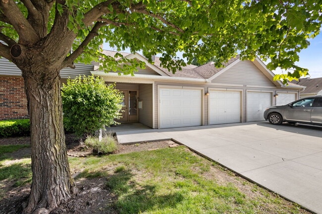 Building Photo - 7030 Park Ln Ct