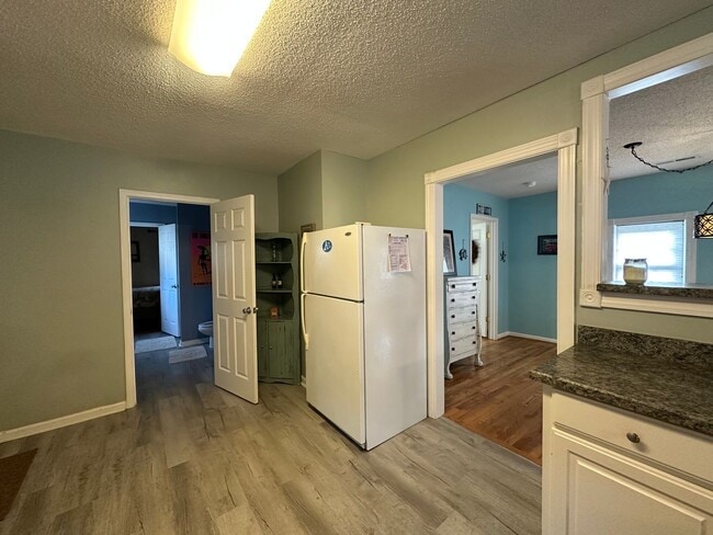 Building Photo - 2 Bed 2 Bath Fully Furnished Home