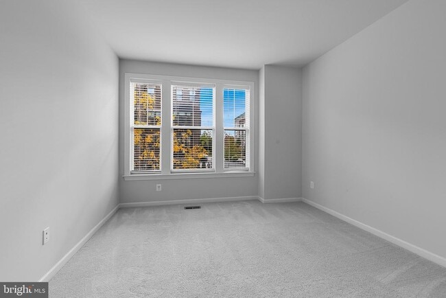Building Photo - 45114 Kincora Dr