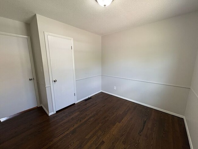 Building Photo - Comfortable 3-Bedroom Home with Fenced Yar...