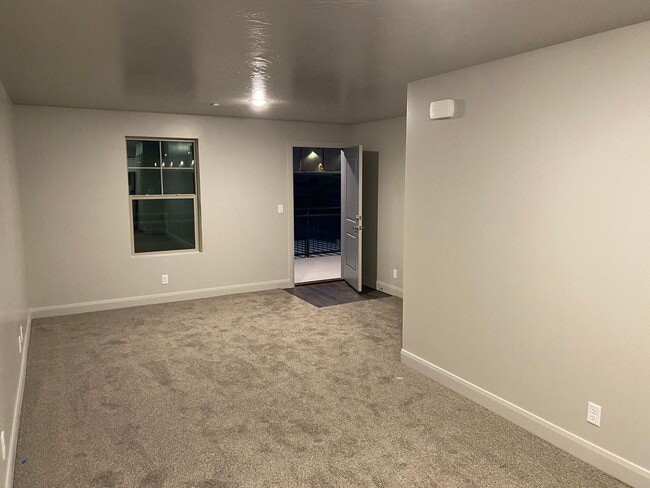 Building Photo - Great 2 bed 1 bath place, built in 2024
