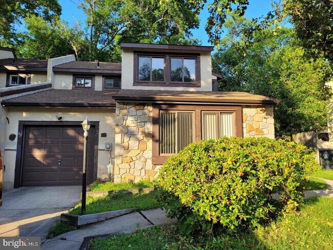 Building Photo - 48 Peregrine Dr