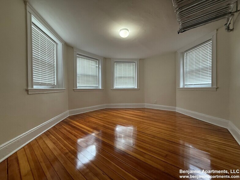 Building Photo - 7 Mount Hood Rd