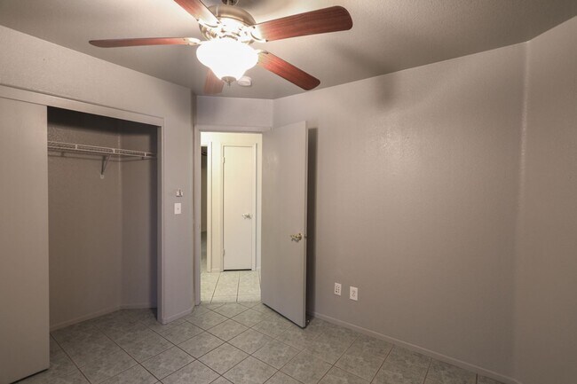 Building Photo - 3 Bedroom Single Story Northwest Vegas Home