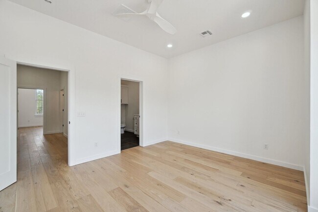 Building Photo - The White Workroom in The Heart of Selah