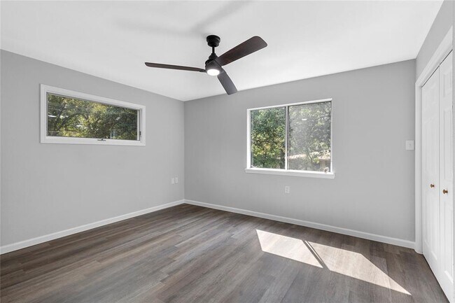 Building Photo - 2101 Mimosa Dr