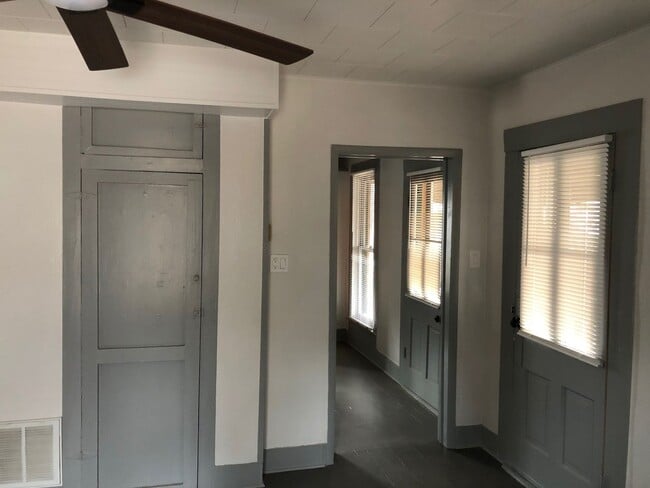 Building Photo - 953 Osage Ave