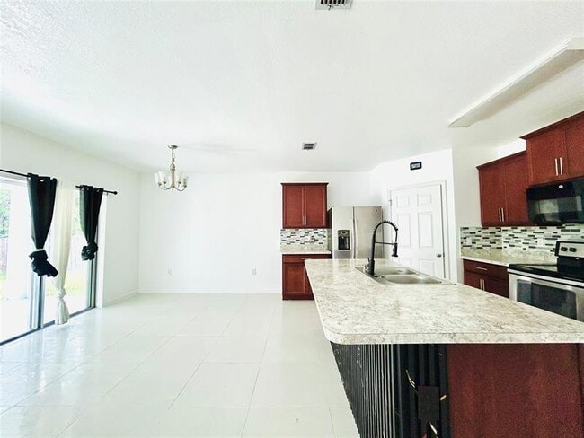 Building Photo - 518 SW Natalie Terrace