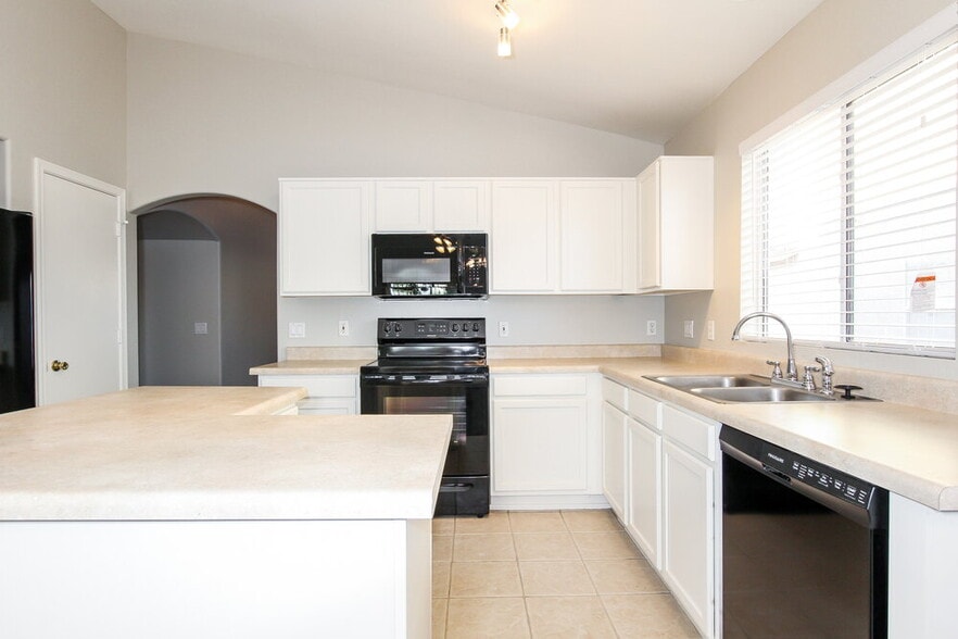 Building Photo - 11717 W Poinsettia Dr