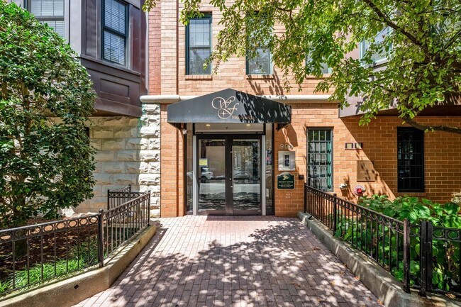 Building Photo - 904 Jefferson St