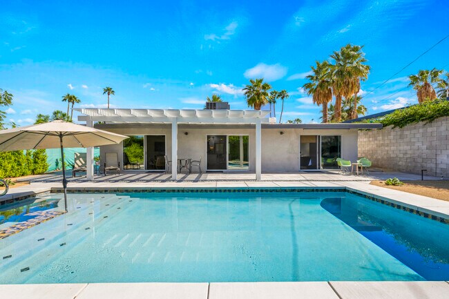 Building Photo - 37535 Melrose Dr
