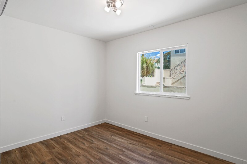 Building Photo - 1166 Cochran Ave