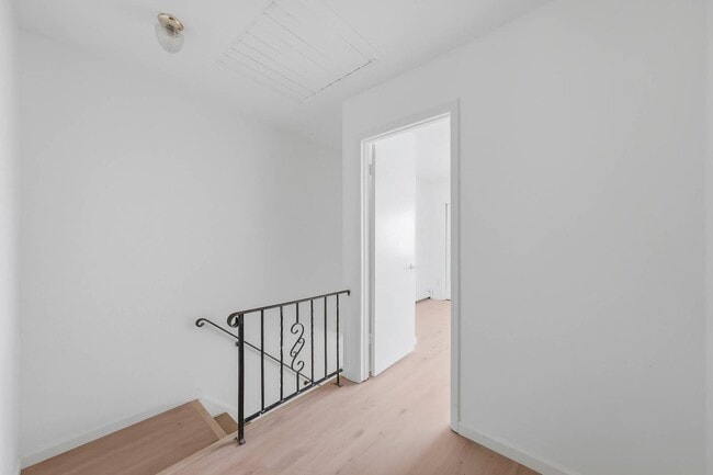 Building Photo - 206 Chrystal Dr