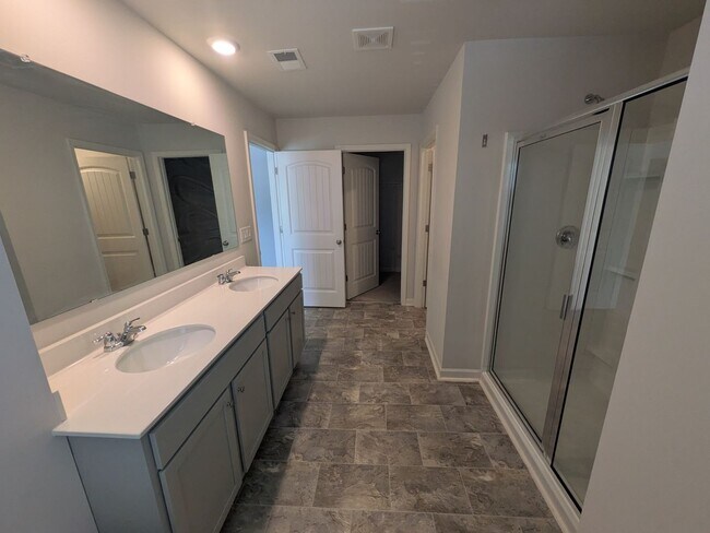 Building Photo - Must see !! In South Fulton
