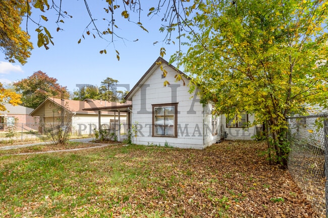 Building Photo - 1934 N Burns Ave