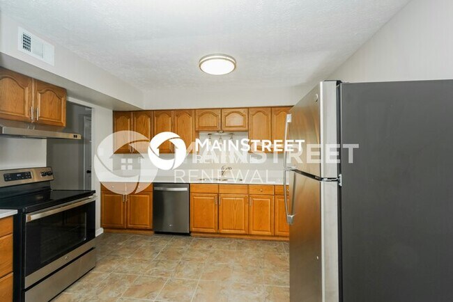 Building Photo - 4 Bedroom Pet-Friendly Home in JEFFERSONVILLE, IN with Main Street Renewal