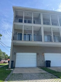 Building Photo - 1147 N Bayshore Dr