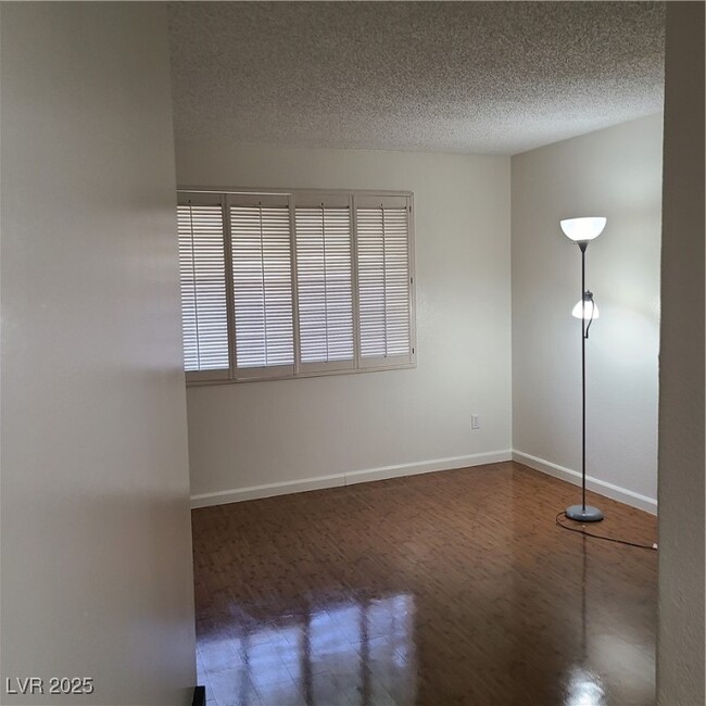 Building Photo - 636 Yacht Harbor Dr