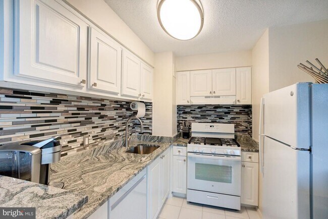 Building Photo - 8 S Van Dorn St