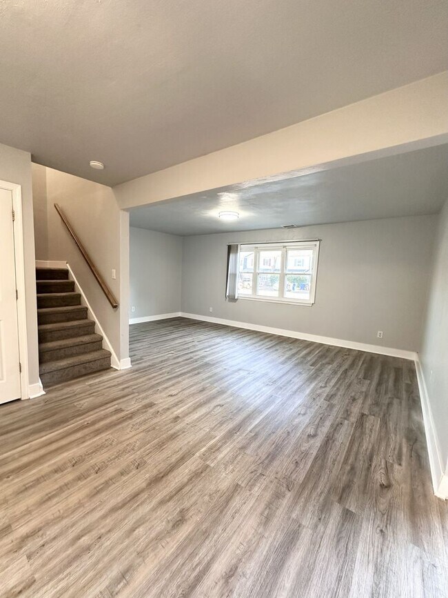 Building Photo - Beautifully Fully Updated 3-Bedroom End Unit Townhome