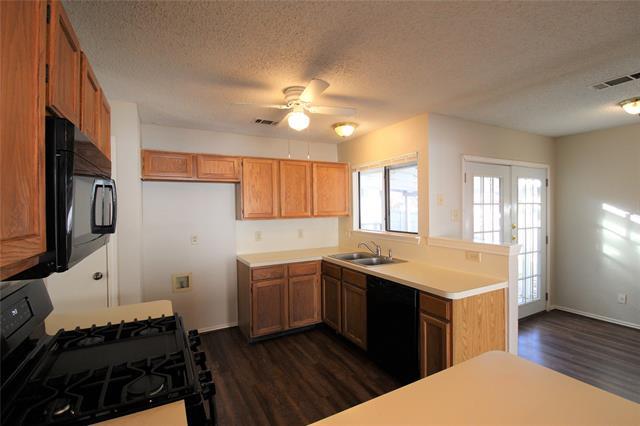 Building Photo - 2309 Lakeshore Ln