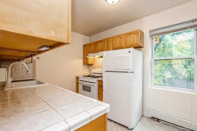 Building Photo - 84 Ravine Ave