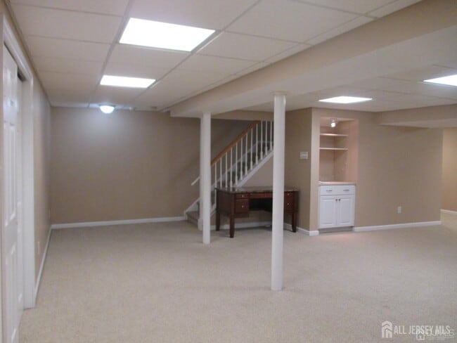 Building Photo - 103 Tived Ln E