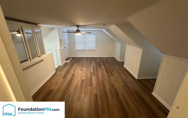 Building Photo - 7939 Dovie Ln