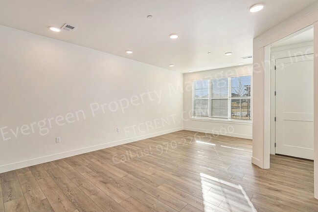 Building Photo - Beautiful Townhome in Kechter Farms!