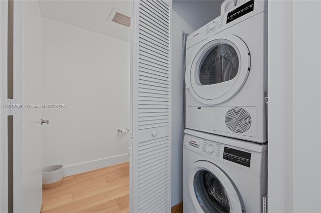 Building Photo - 601 NE 36th St