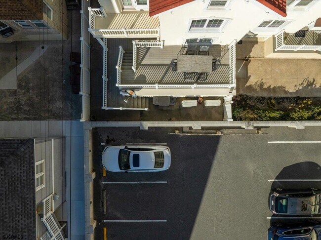 Building Photo - 104 S Oakland Ave