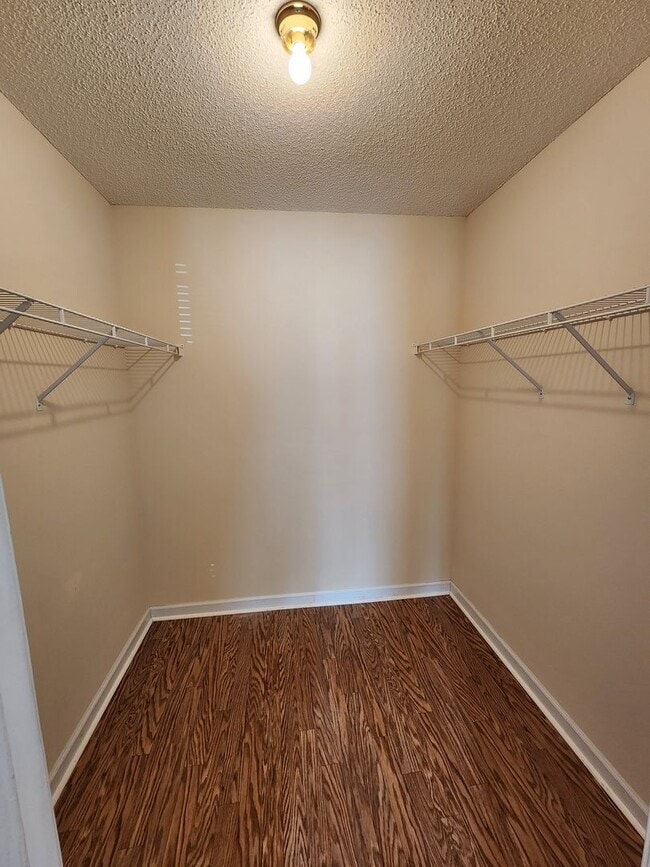 Building Photo - 906 Rice Ct