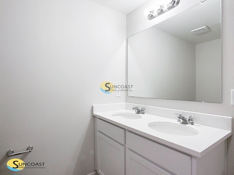 Building Photo - 3821 SW 43rd Ct