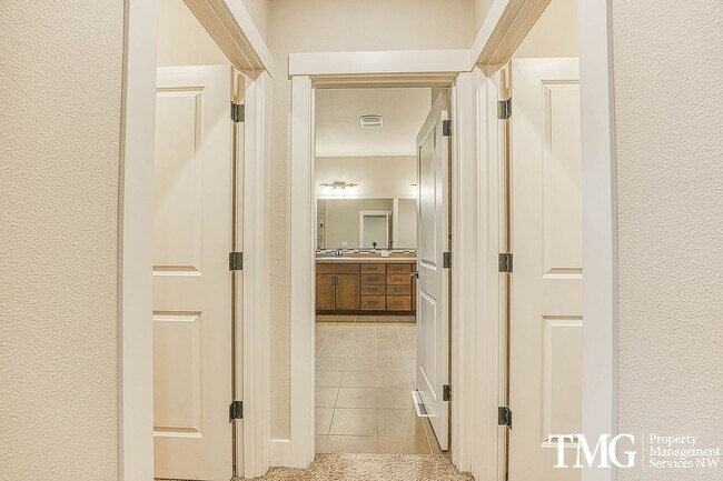 Building Photo - Spacious 4 BD Home with Private Backyard & Community Amenities!
