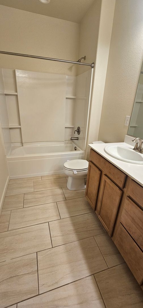 Building Photo - Arbor Villa Town House - Pet on Approval