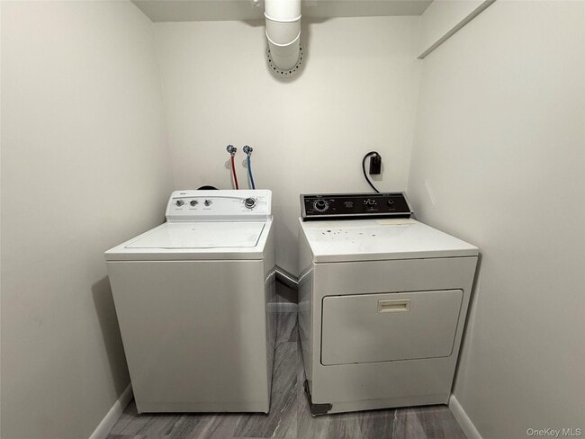 Building Photo - 16 Highview Dr