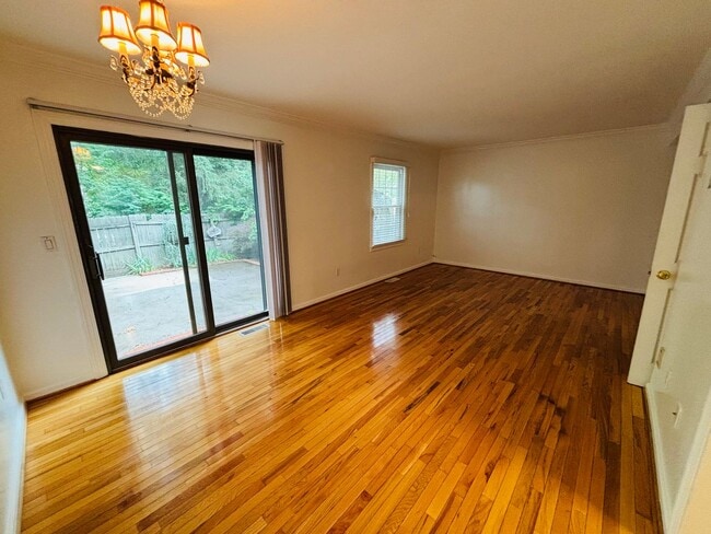 Building Photo - 103 Huntington Ln