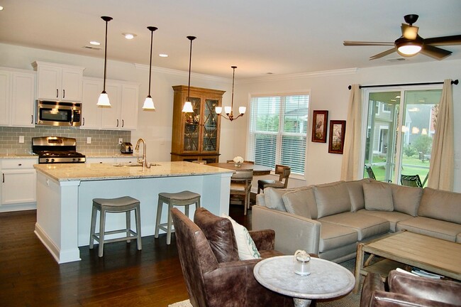 Building Photo - Beautiful four bedroom in Oyster Point - M...