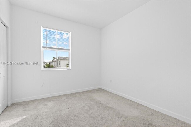 Building Photo - 1826 SE 26th Rd