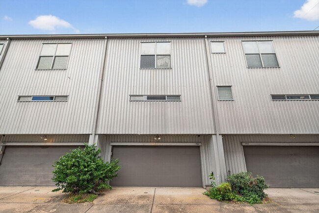 Building Photo - 706 Ruthven St