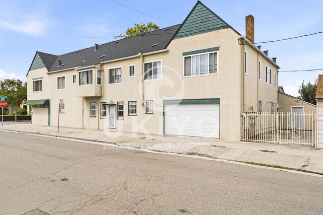 Building Photo - 1211 Francisco St