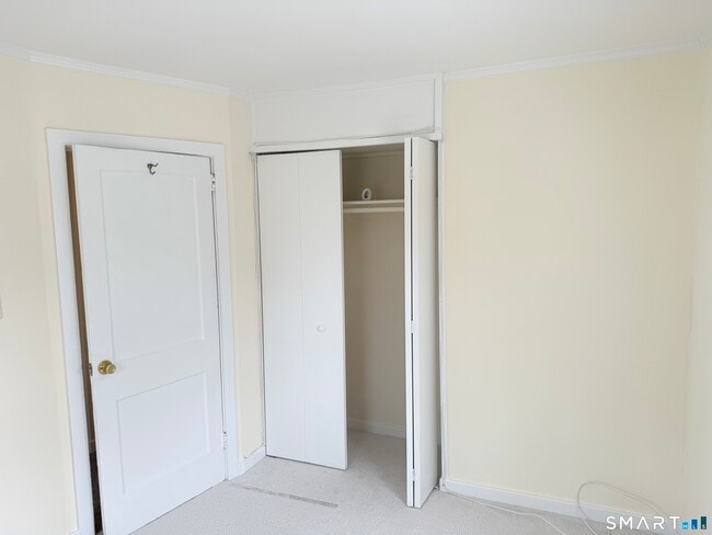 Building Photo - 53 Greenlawn Dr